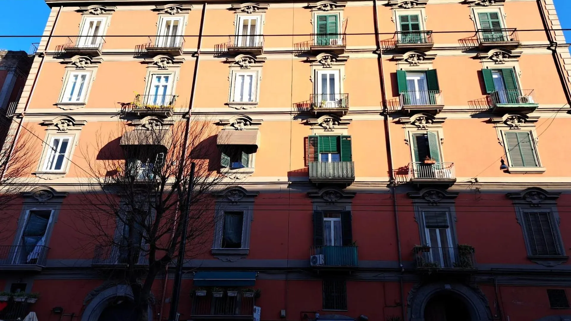 Interno 13, Nel Cuore Di Napoli contacts